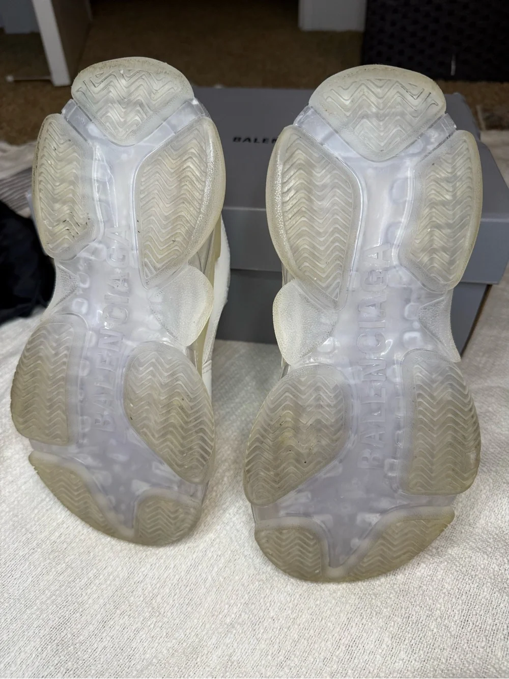 Balenciaga triple s clear sole